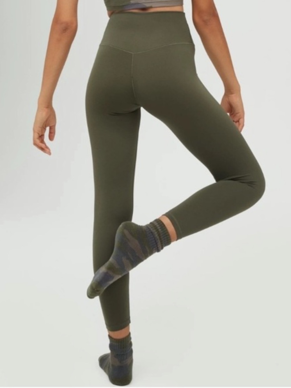 Offline by Aerie Real Me 7/8 Hi-Rise Leggings in Olive Daze Size Medium